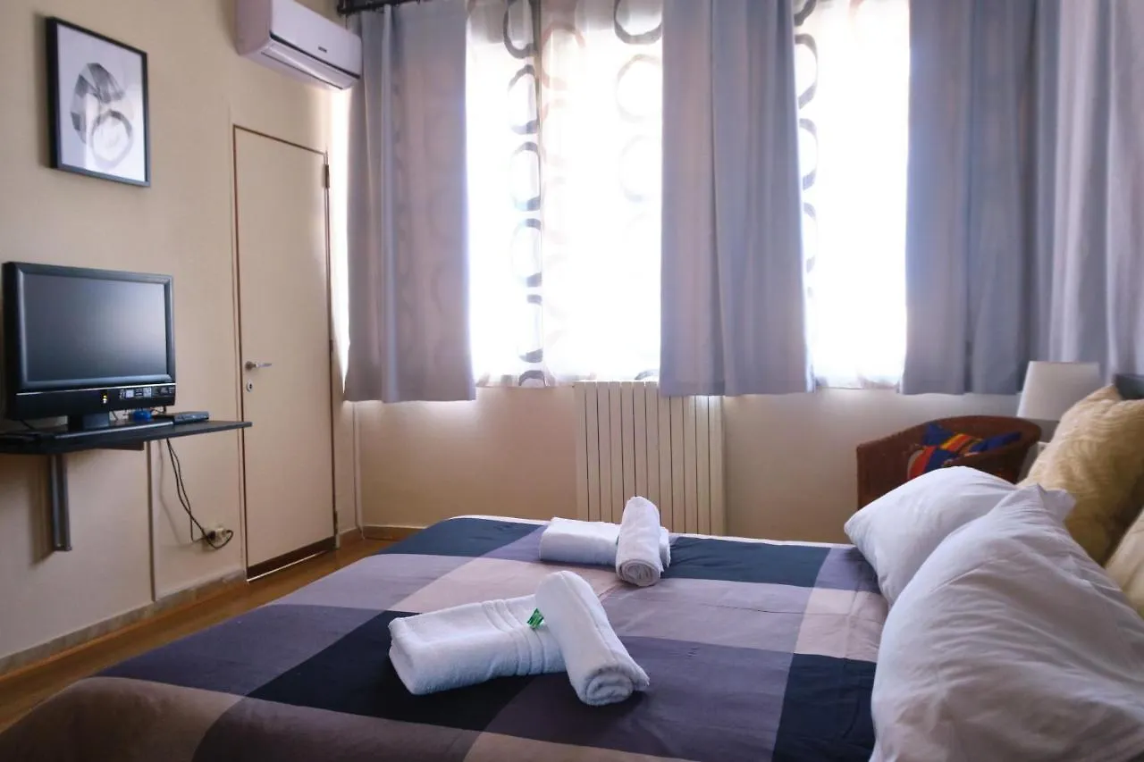 Bed and Breakfast Bed A Aeroporto di Catania Fontana Rossa Bed & Breakfast
